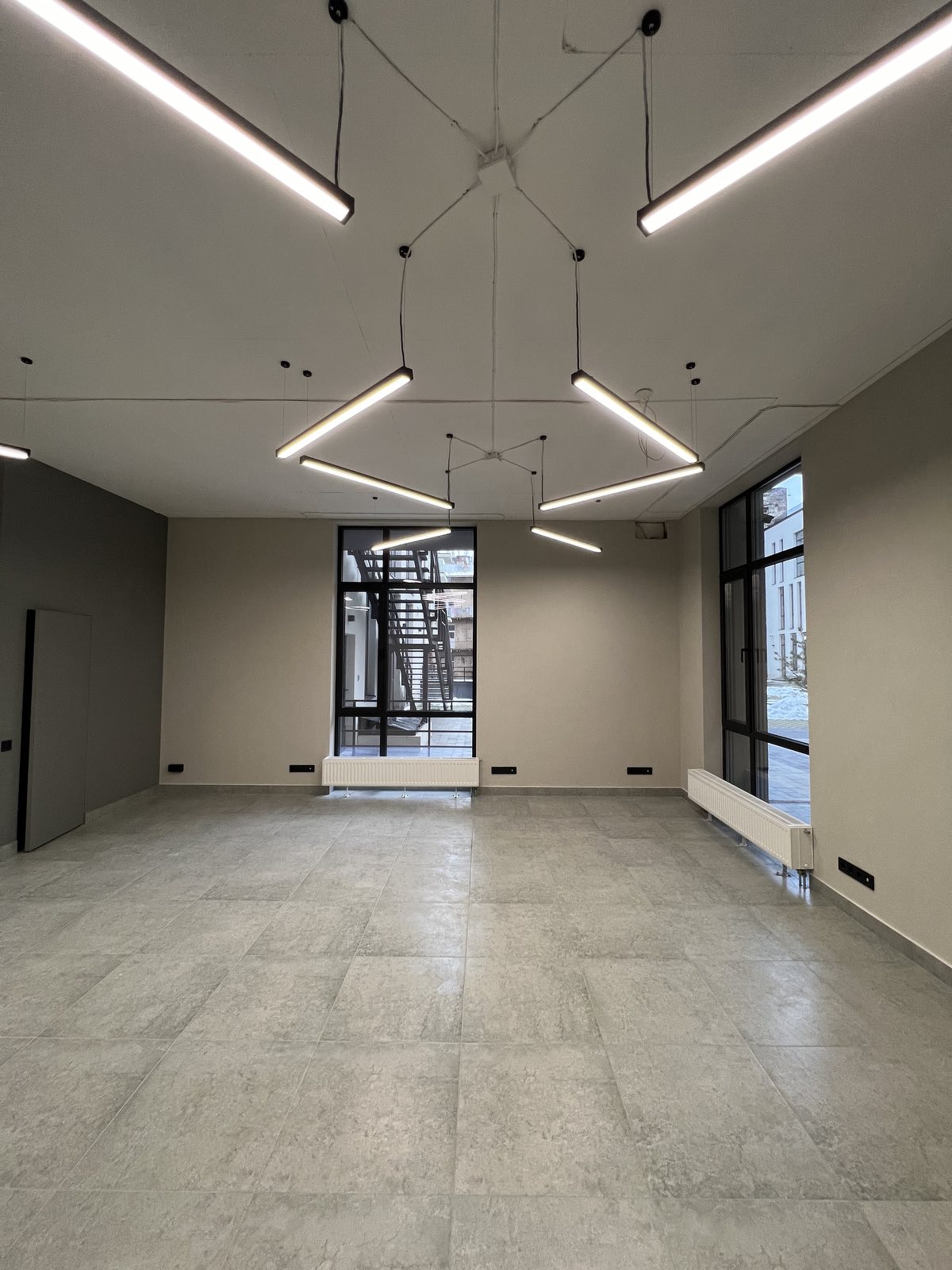 OFFICE / COMMERCIAL SPACE FOR RENT! 101 m²! NEXT TO FORUM SHOPPING CENTER!