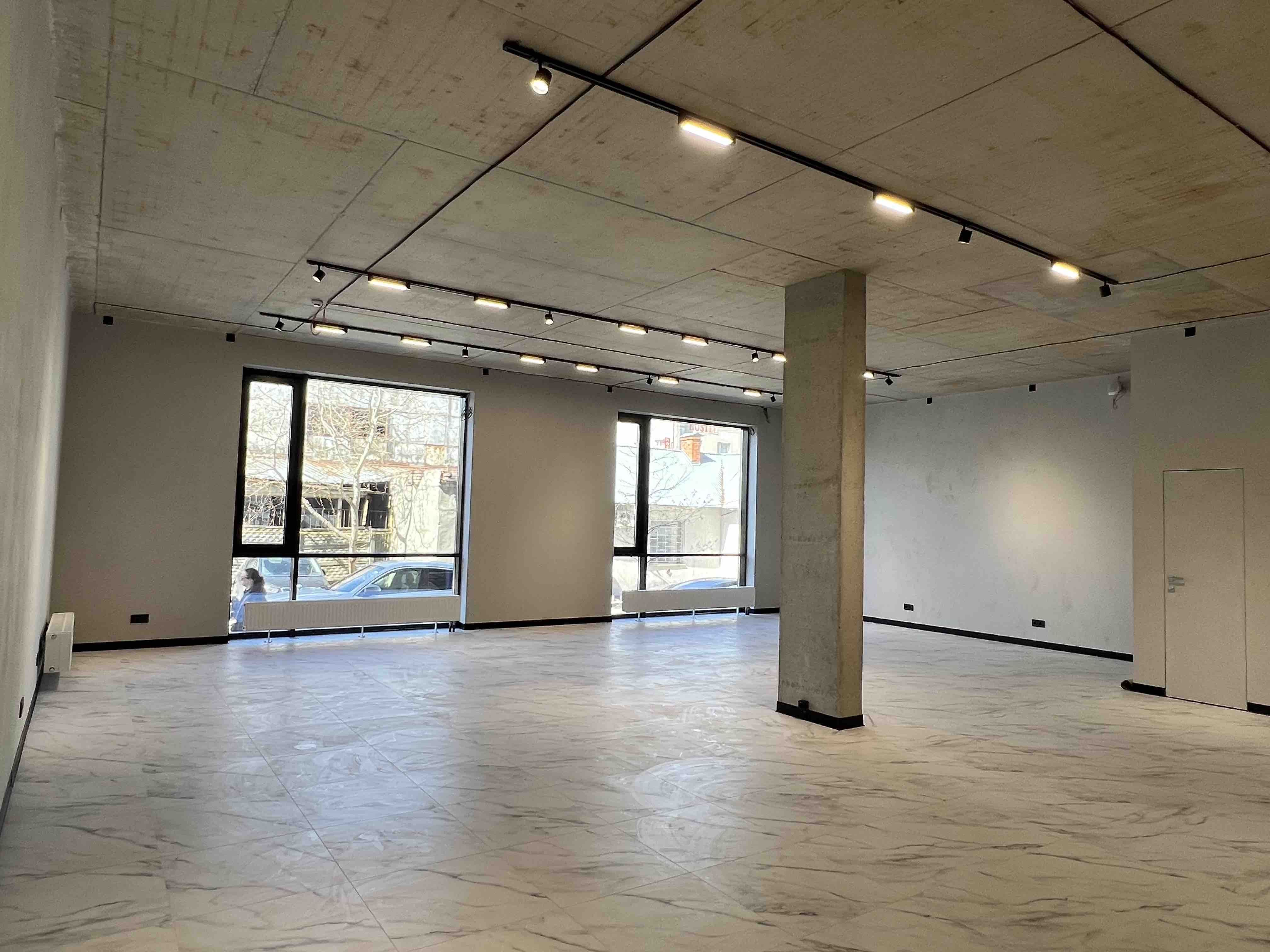 OFFICE / COMMERCIAL SPACE FOR RENT! 101 m²! NEXT TO FORUM SHOPPING CENTER!