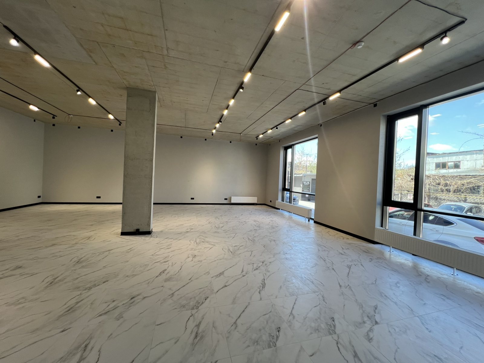 OFFICE / COMMERCIAL SPACE FOR RENT! 101 m²! NEXT TO FORUM SHOPPING CENTER!