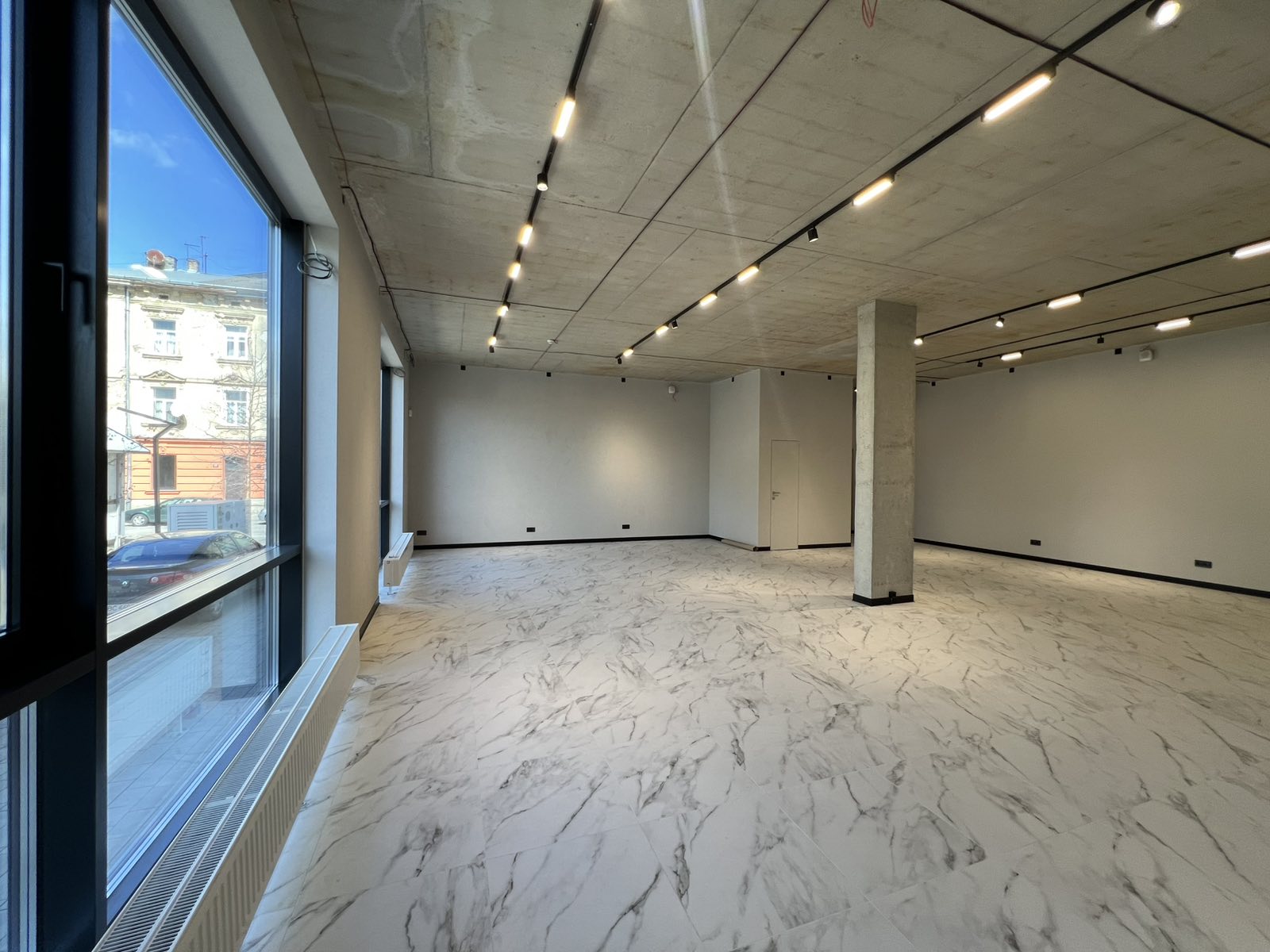 OFFICE / COMMERCIAL SPACE FOR RENT! 101 m²! NEXT TO FORUM SHOPPING CENTER!