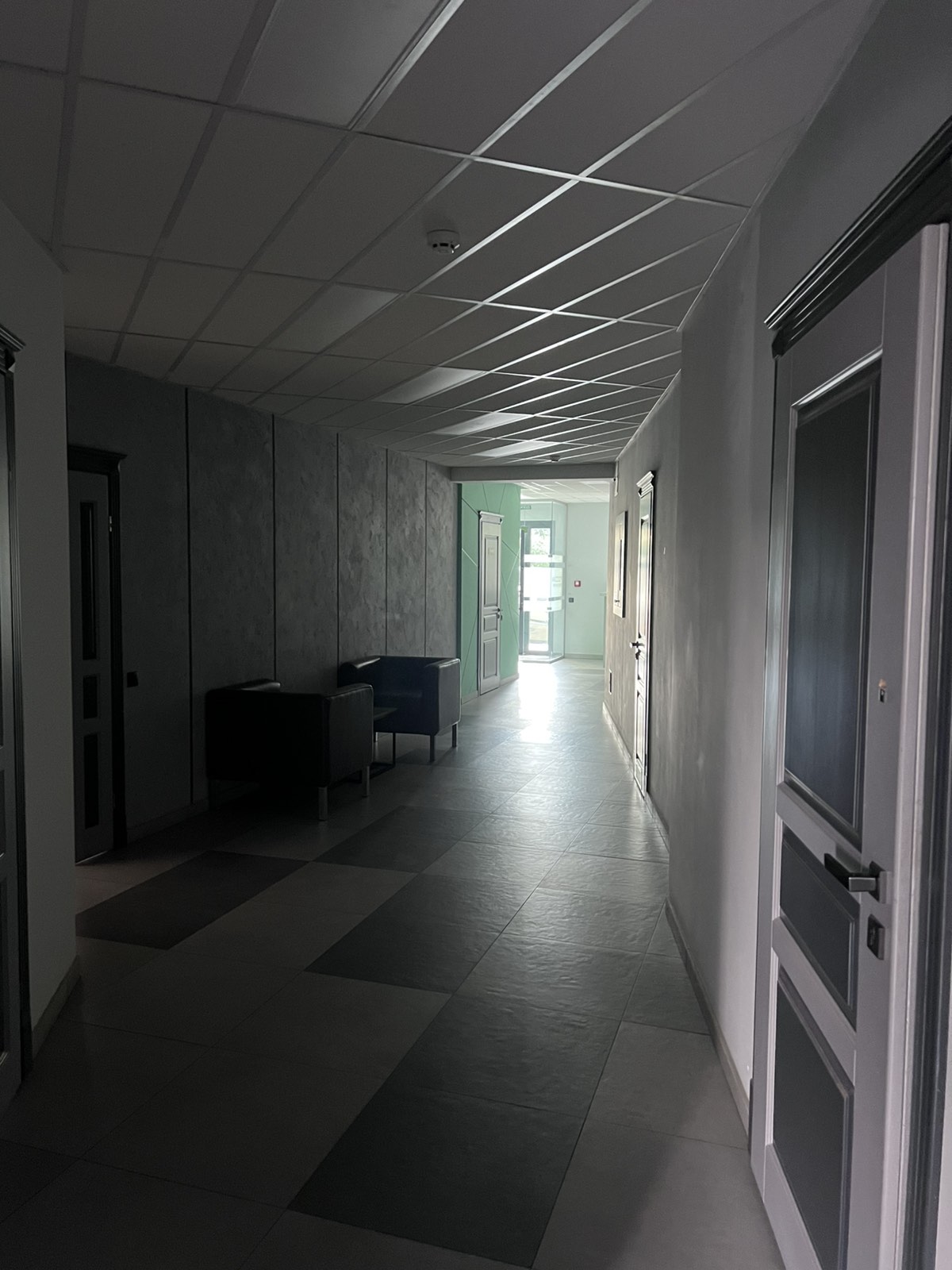 ПРОДАЖ! Офісні приміщення 1800 м. кв + склад 900 м. кв !