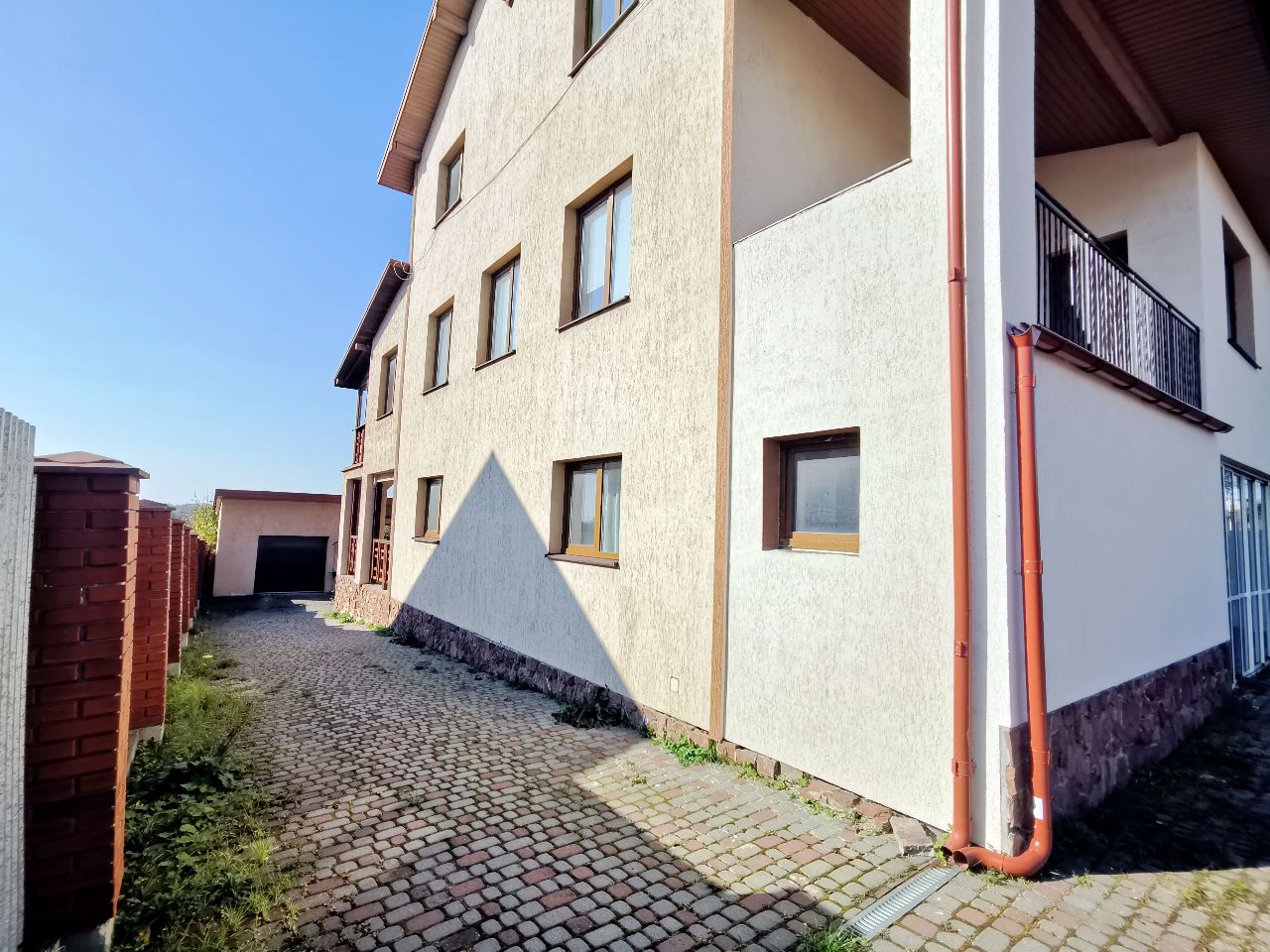 FOR SALE!  - Zubra!Three-story house 280m
