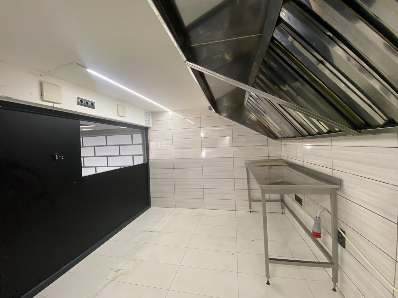FOR RENT! 70 m² commercial premises! Industrial ventilation!